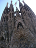 Собор Святого Семейства (Templo de la Sagrada Familia)
Архитектор А.Гауди, он посвятил несколько десятков лет осуществлению этого проекта, но завершить ...