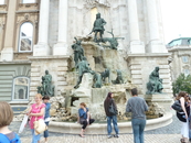 Фонтан-аллегория во дворцовом комплексе Будапешта