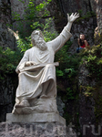 Статуя Вяйнемёйнена — главного героя карело-финского эпоса Калевала.