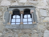 А вот это окно дворца словно позаимствовано из того же замка Manzanares.