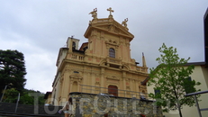 Церковь Святого Андрея -первая "остановка"на пешеходной дороге на верх к маяку.