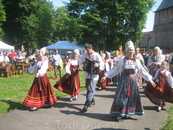 песни-пляски в Новгородском Кремле