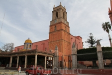 Далее прибыли в самый красивый по мнению мексиканцев колониальный город - Сан-Мигель-де-Альенде.