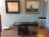 Печатная машинка, на которой муми-папа печатает свои мемуары. Как и все остальное, исключительно старинная