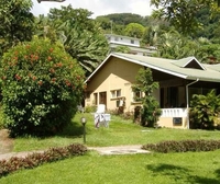 Фото отеля Beau Vallon Bungalows