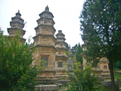 пагода состоит обычно из 1 – 7 ярусов (нечетное число), высота достигает 15 м