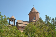 Согласно преданиям, на месте этой крепости-монастыря находился древний Арташат – бывшая столица Армении.

На холме, где теперь сооружена церковь, была ...