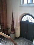 Шпиль церкви Святого Петра является наиболее узнаваемой его частью и неотъемлемой составляющей панорамы Риги.
В XIII веке церковная башня, по-видимому ...