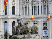 Площадь названа по имени древнегреческой богини Матери-Земли Сибелес, фонтан с фигурой которой установлен в центре площади в 1895 году. Богиня едет в колеснице ...