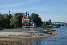 Собор Дмитрия на крови-главная достопримечательность в г. Угличе. Здесь был убит маленький царевич Дмитрий.