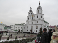 Православный храм, который был построен во времена Великого княжества Литовского и предназначался католикам. А после присоединения к России переделан в ...