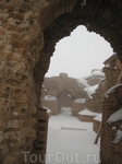 Высоко в горах на севере Ирана лежат руины древнего города. Здесь находилось главное святилище одной из доисламских религий. Это отсюда пришли волхвы поклониться младенцу Христу. Древняя история откры