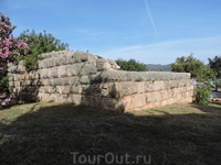 Руины древнего храма.