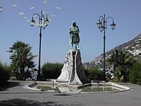 Памятник Флавио Джойя
