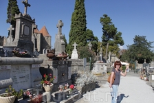 а это кладбище возле французского города крепости Каркассон