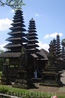 Бали/Один из многочисленных храмов