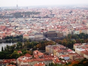 Прага с высоты птичьего полета (с башни на холме Петршин)