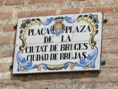 Очень забавная табличка. Если ее переводить буквально, то получится что это Площадь города ведьм. Слово Bruja на испанском означает как раз ведьма, из ...