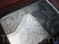 Ефразиева базилика.
Мозаики базилики - выдающийся образец византийского искусства VI века. (частично сохранены настенные и напольные мозаики)