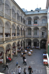 Итальянский дворик на площади Рынок