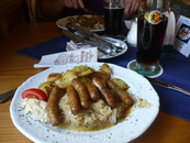 обед с местным пивом и колбасками мюнхенскими-ресторан  имеет звезду Мишлена