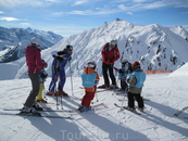австрийцы раньше учатся ездить на лыжах, чем ходить по асфальту