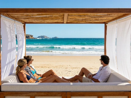 Tangalooma Island Resort открывает первую пляжную кабану-клуб Австралии на Мортон-Айленде TourOut