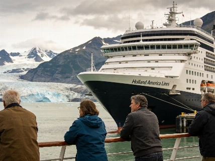 Holland America отмечает 80 лет в Аляске с новыми круизами и обновлённым Denali Lodge TourOut